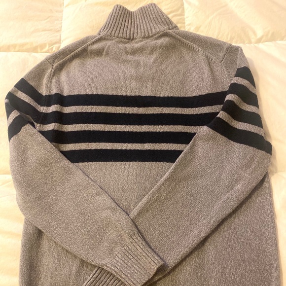 Gap Men’s Gray Striped Quarter Zip Sweater - Picture 3 of 3